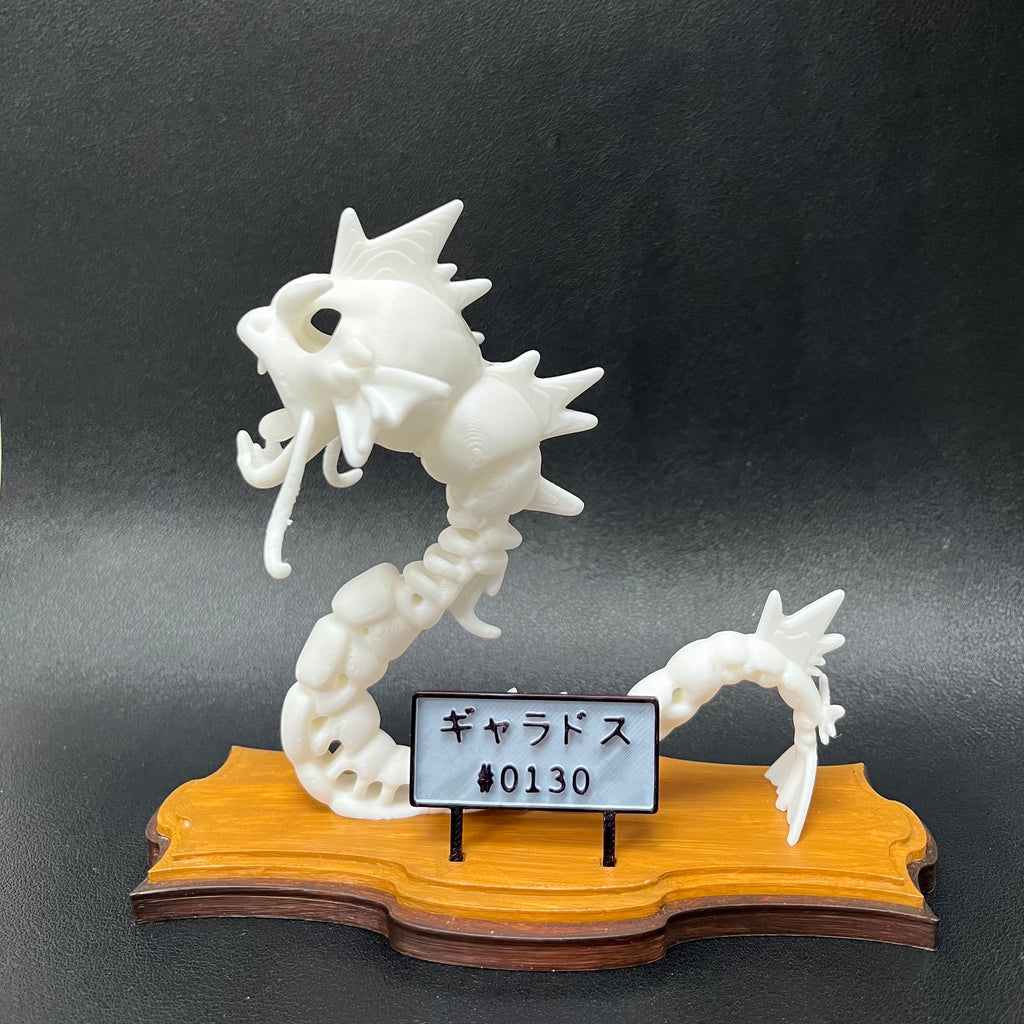 Espositore con Gyarados scheletro