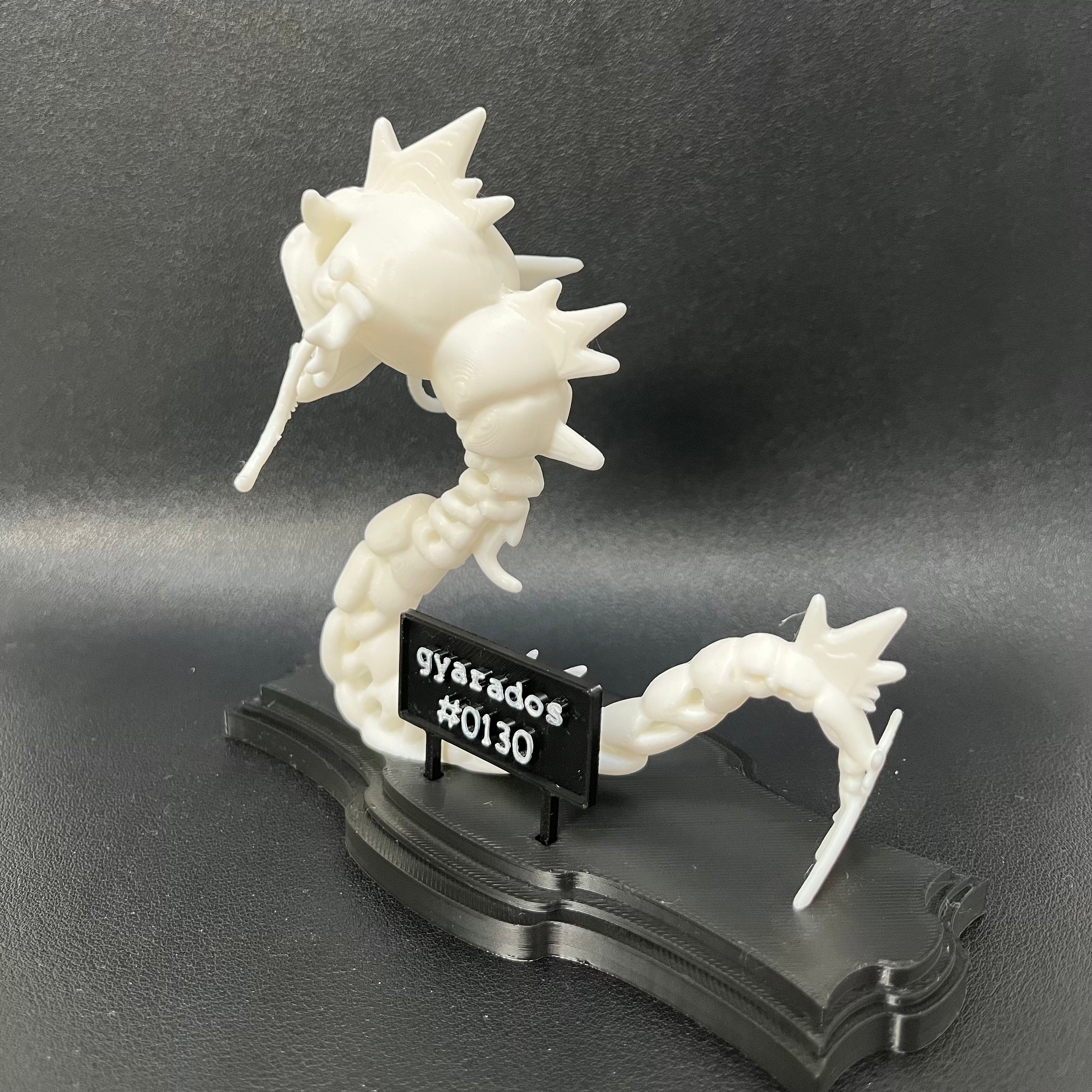 Espositore con Gyarados scheletro