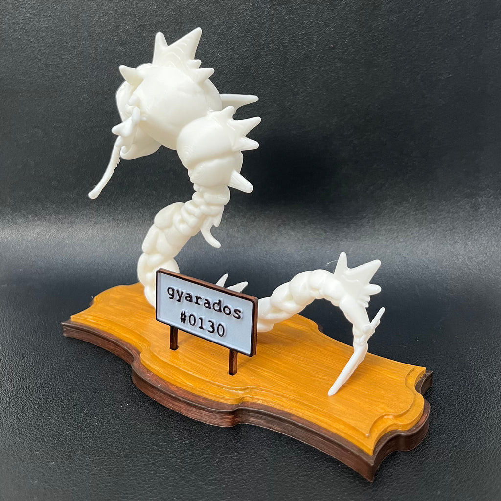 Espositore con Gyarados scheletro