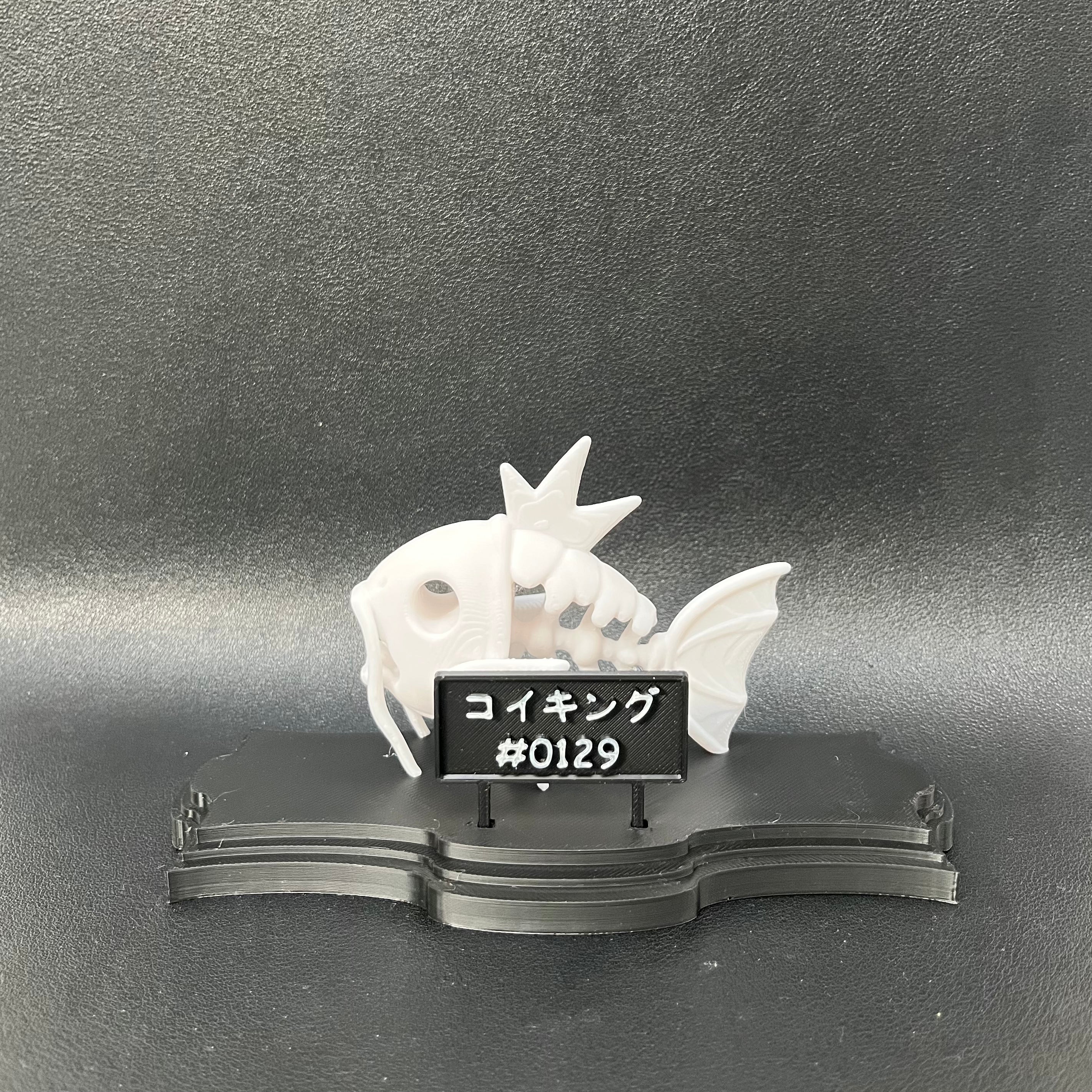 Espositore con magikarp scheletro